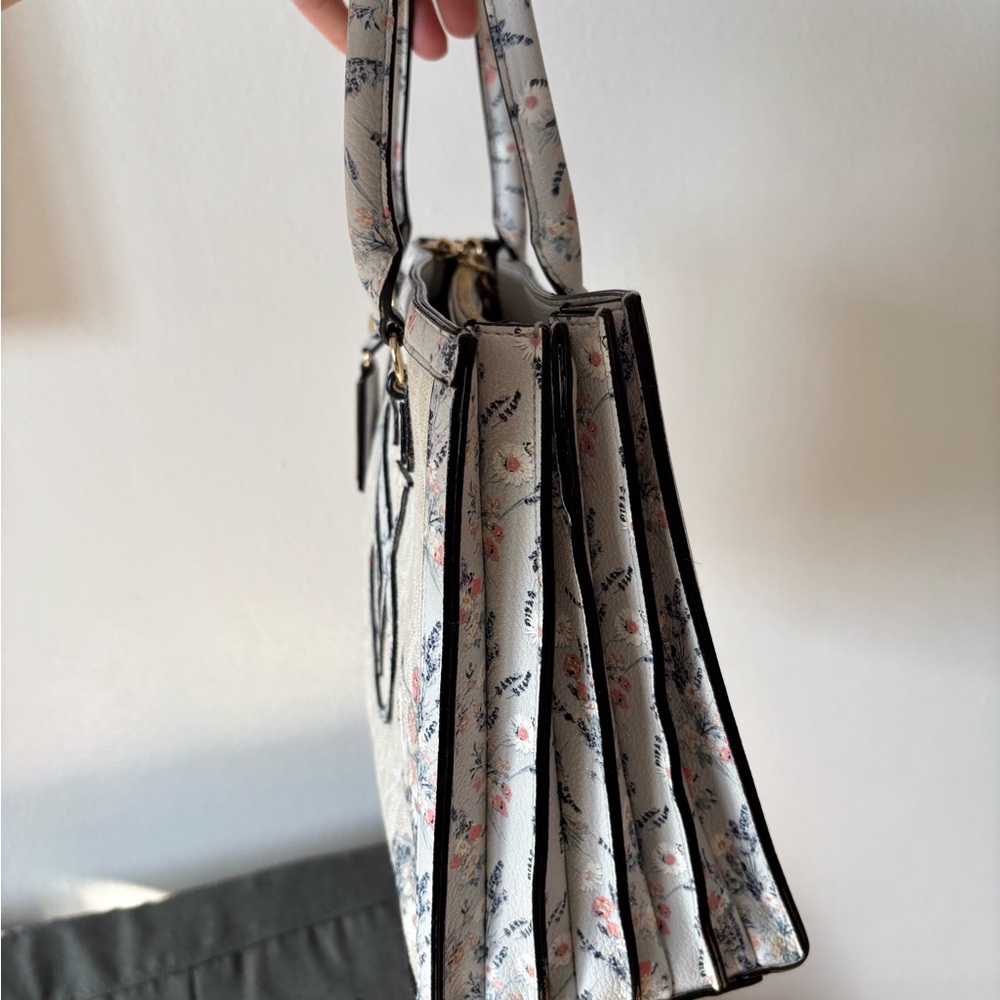 NWOT Victoria’s Secret Floral Handbag - Picture 2 of 10